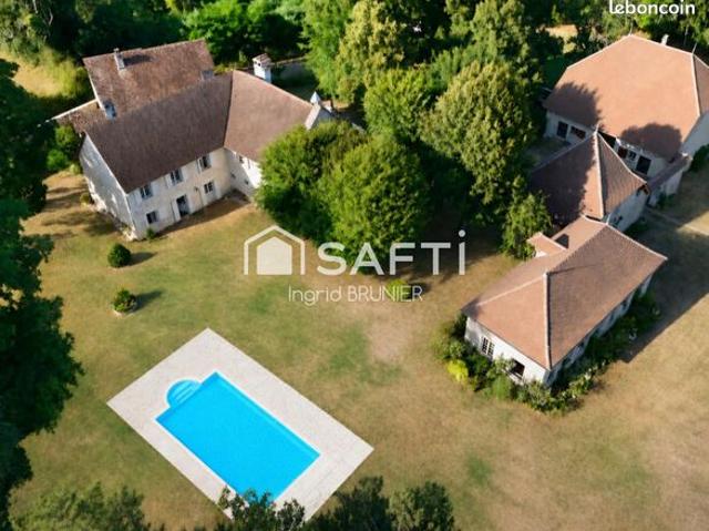 Propriété 23 pièces 585 m²