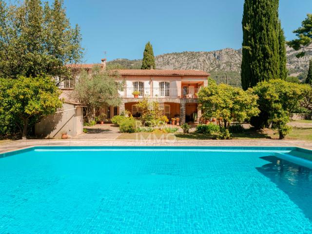Maison 250m2 2800m2 terrain piscine
