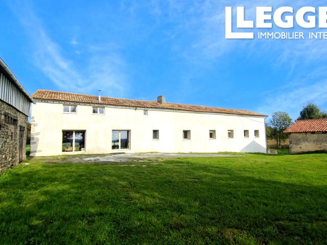 Propriété 265 m², 5 chambres, terrain clos de plus de 3ha, dépendances, DPE C, puits et petit étang