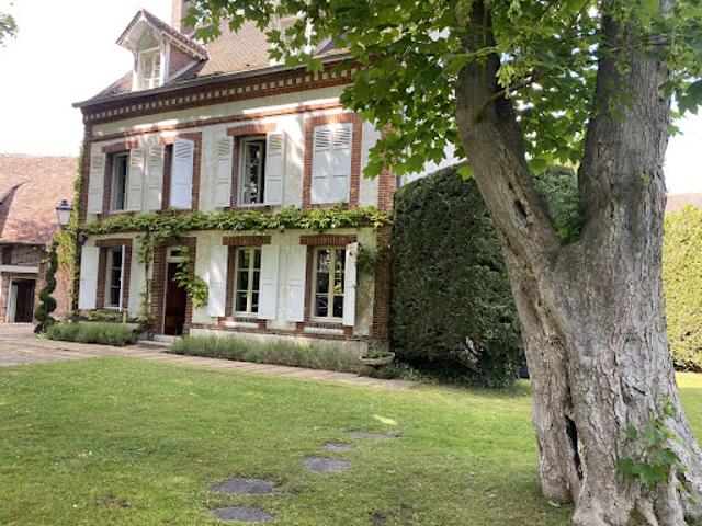 Propriété avec piscine et jardin