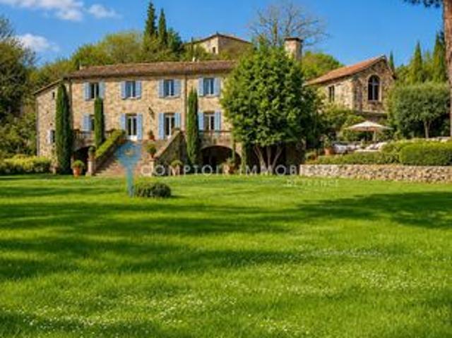 Propriété 28 pièces 800 m²