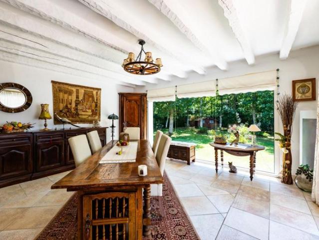 Propriété 290 m2, sur beau terrain paysagé