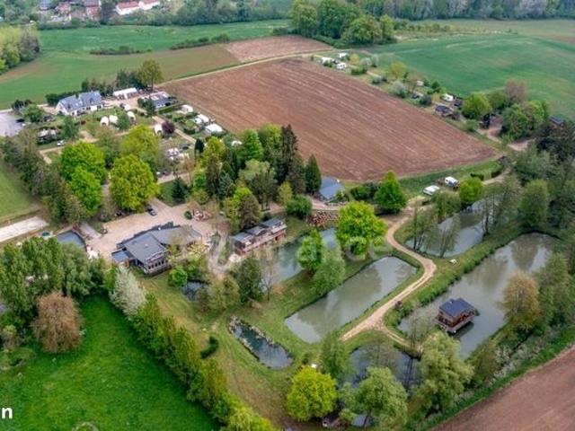 Propriété 30 pièces 4 000 m²
