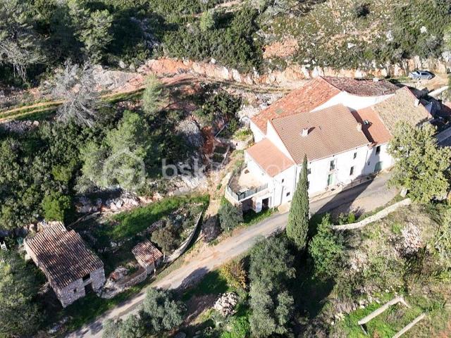 PROPRIETE 326 M2 PROCHE DE SAINT CHINIAN LOGEMENT + GITES SUR 8500 M2 DE TERRAIN