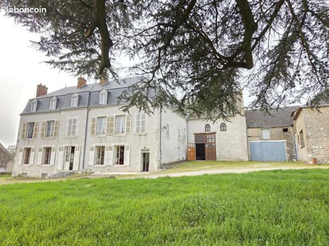 Propriété 328 m² Tavers
