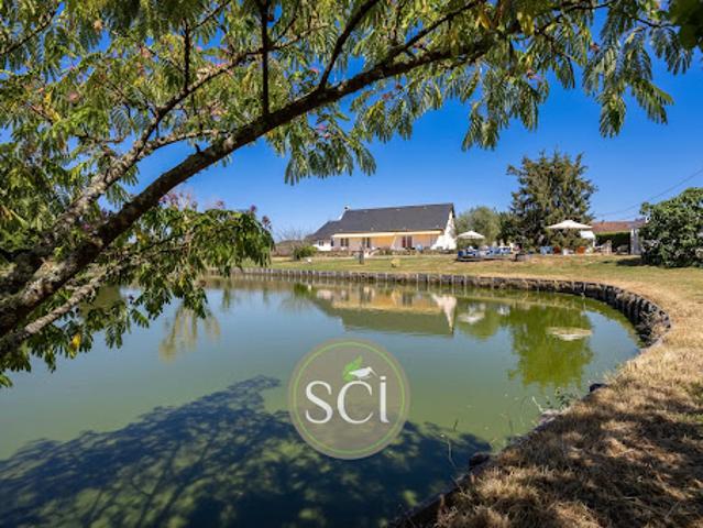 Propriété avec piscine et jardin