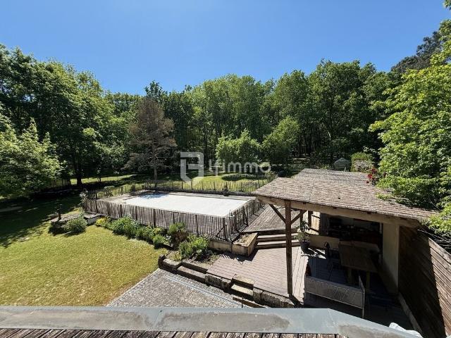 Propriété 320 m2 parc 2 hectares piscine dépendance