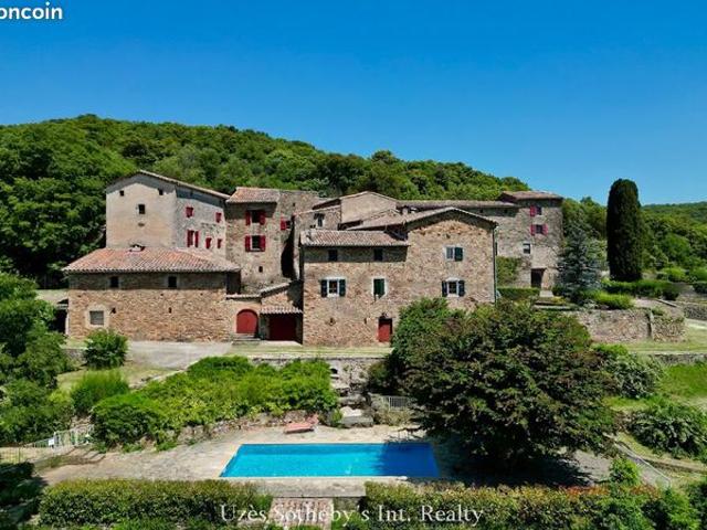 Propriété 33 pièces 847 m²