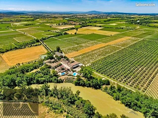 Propriété 35 pièces 1 100 m²