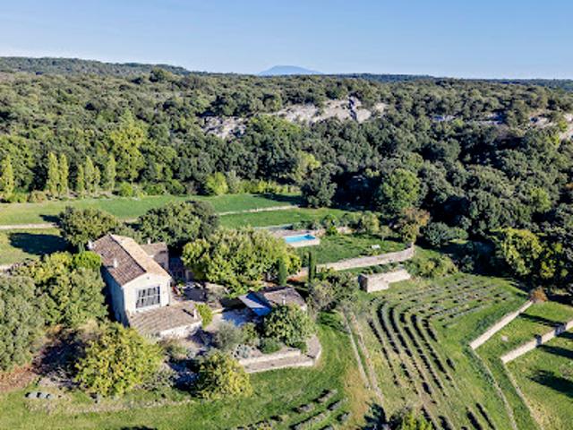 Propriété avec piscine et jardin