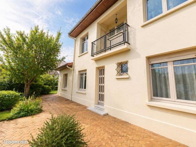 Propriété 7 pièces 134 m²