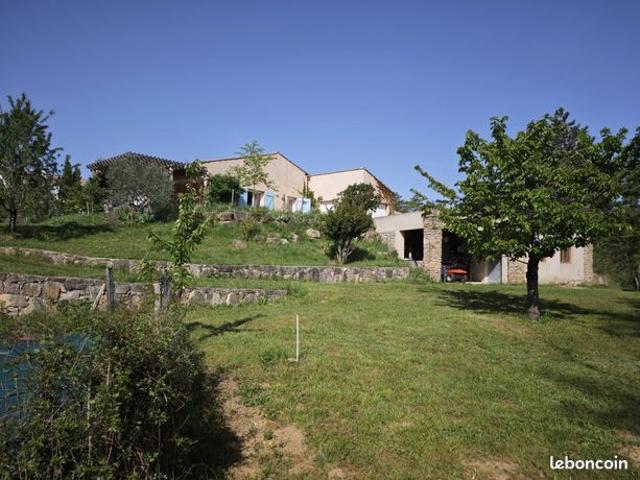 Propriété 7 pièces 134 m²