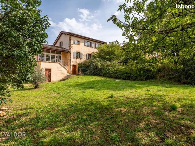 Propriété 7 pièces 135 m²
