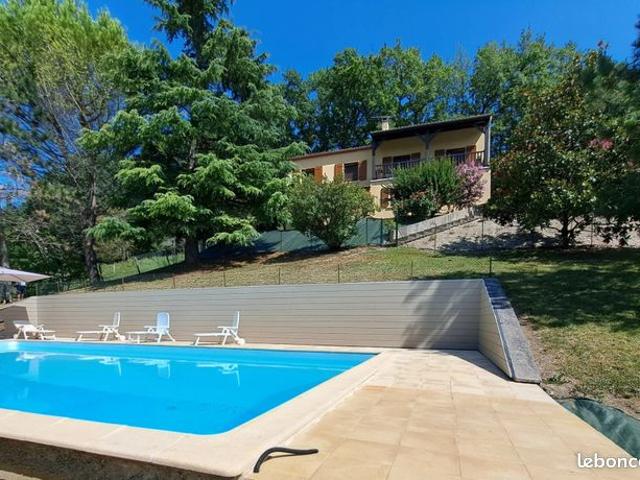 Propriété 7 pièces 135 m²