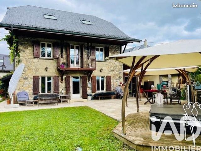 Propriété 7 pièces 139 m²