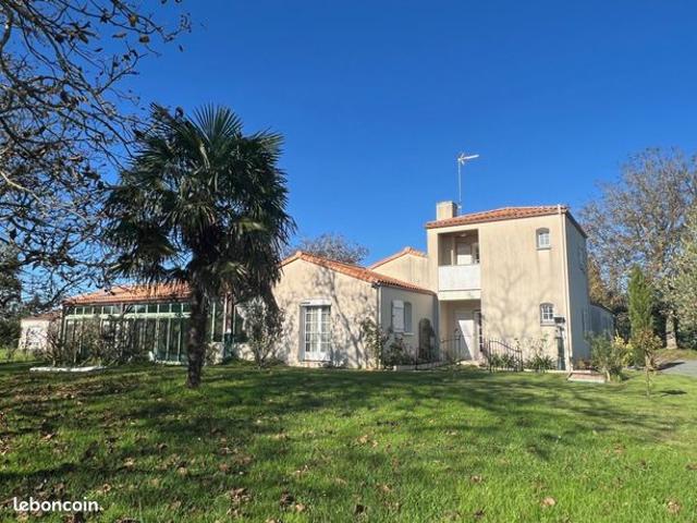 Propriété 7 pièces 144 m²