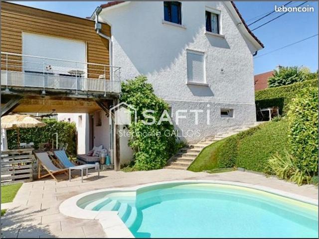 Propriété 7 pièces 145 m²