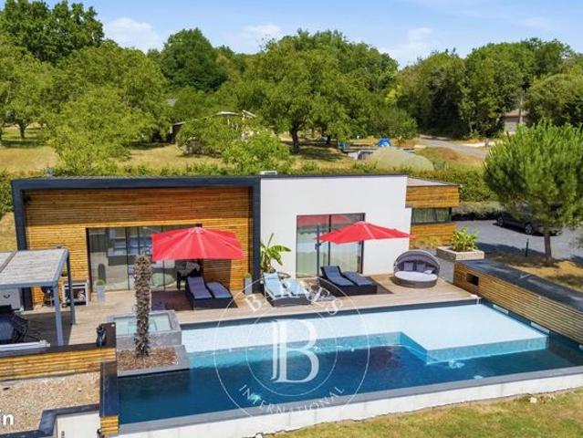 Propriété 7 pièces 146 m²