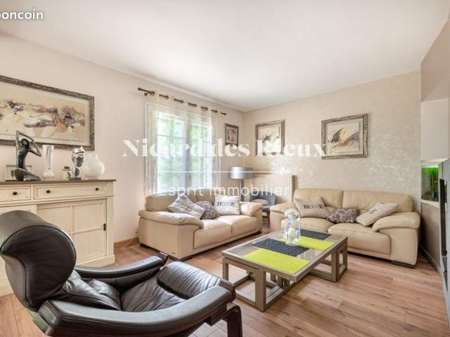 Propriété 7 pièces 146 m²