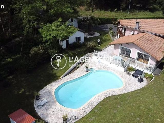 Propriété 7 pièces 147 m²