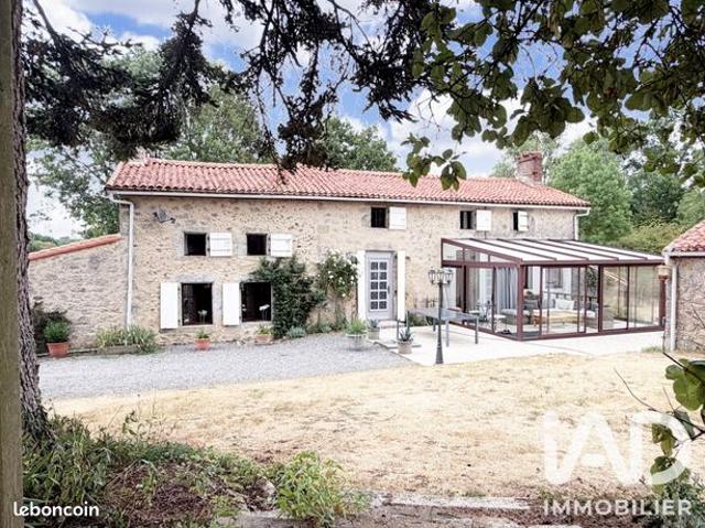 Propriété 7 pièces 147 m²