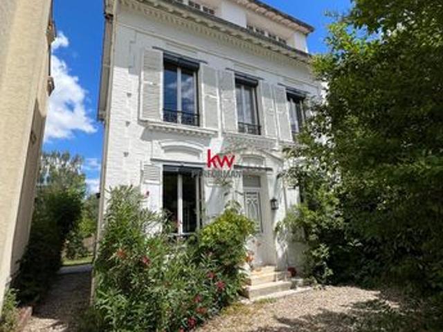 Propriété 7 pièces 148 m²