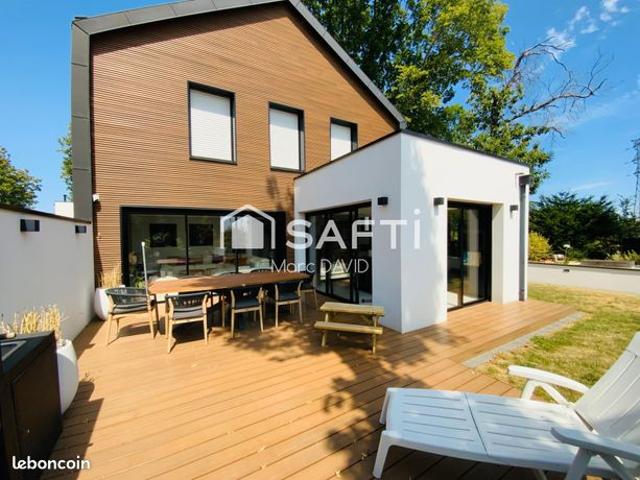 Propriété 7 pièces 148 m²