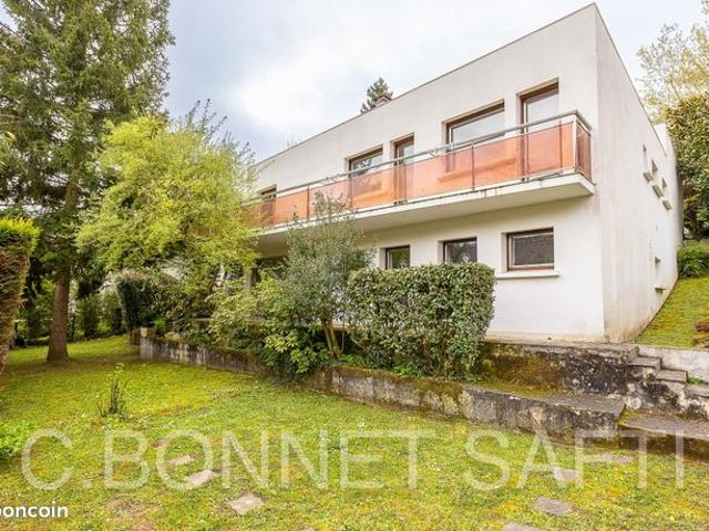 Propriété 7 pièces 177 m²
