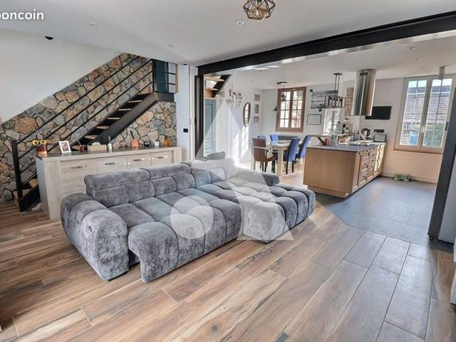 Propriété 7 pièces 142 m²