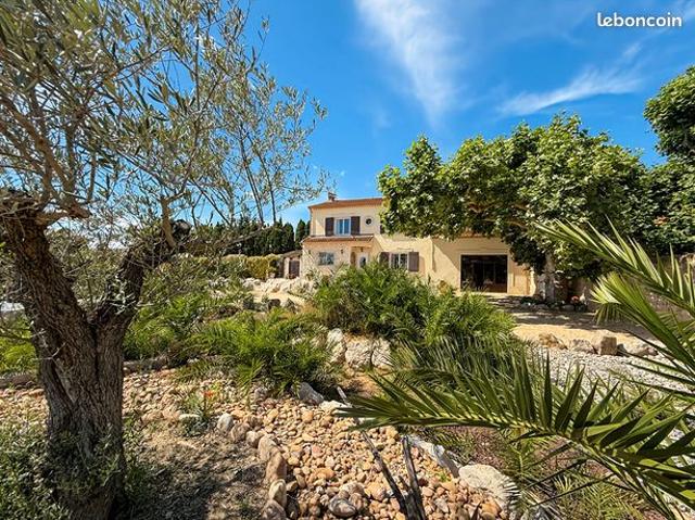 Propriété 7 pièces 142 m²