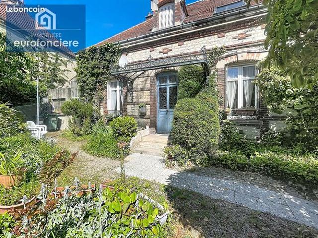 Propriété 7 pièces 143 m²