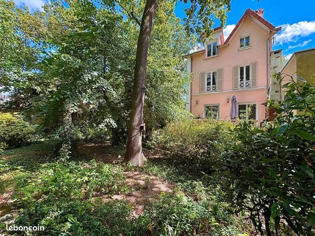 Propriété 7 pièces 143 m²