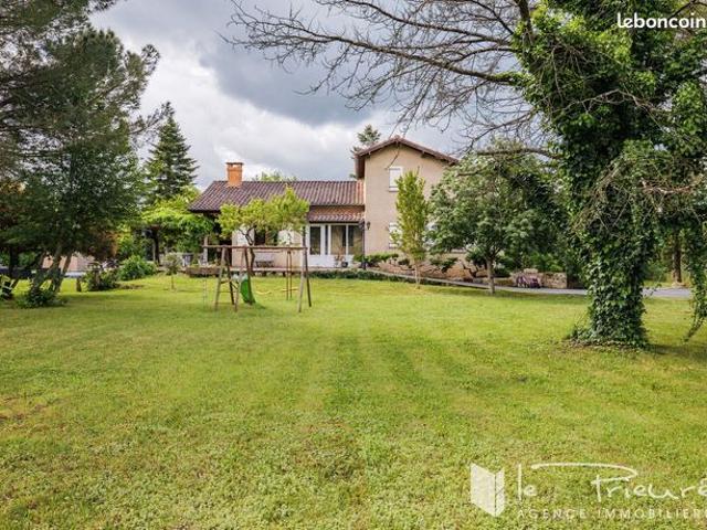 Propriété 7 pièces 143 m²