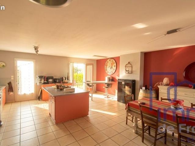 Propriété 7 pièces 143 m²