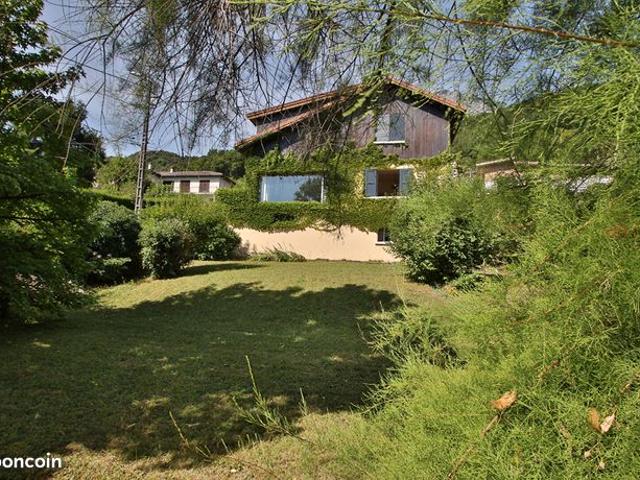 Propriété 7 pièces 143 m²