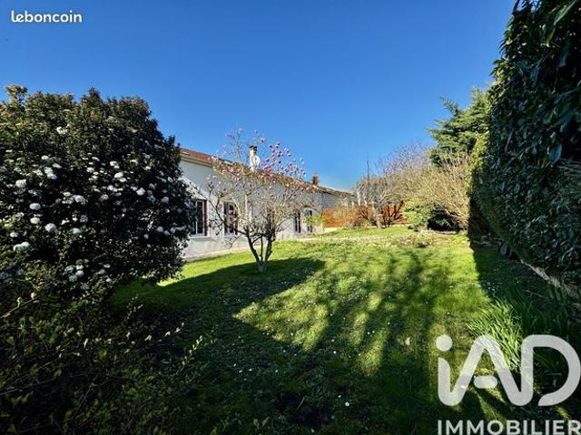 Propriété 7 pièces 143 m²