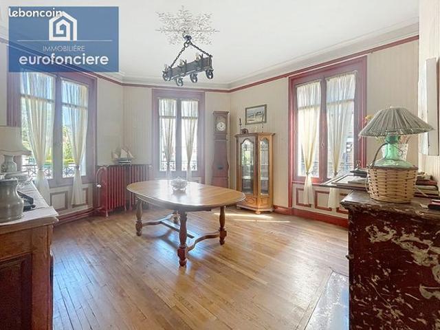 Propriété 7 pièces 143 m²