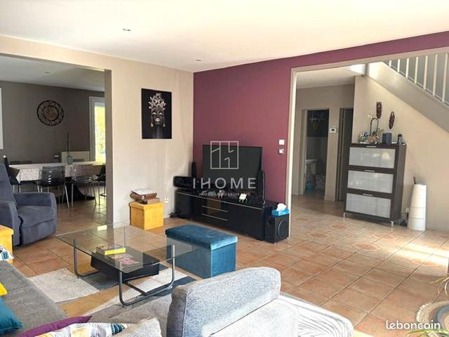 Propriété 7 pièces 157 m²