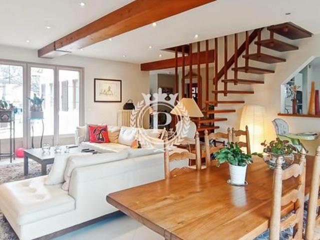 Propriété 7 pièces 158 m²