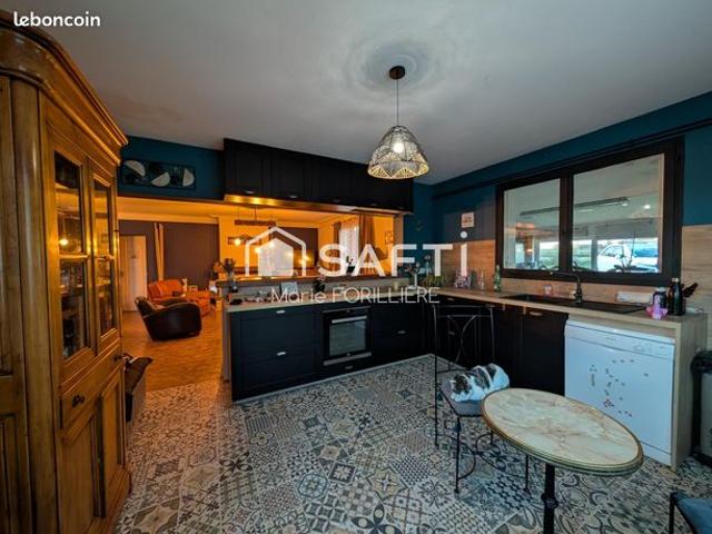 Propriété 7 pièces 150 m²