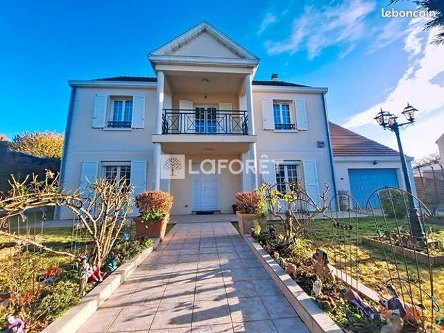 Propriété 7 pièces 153 m²
