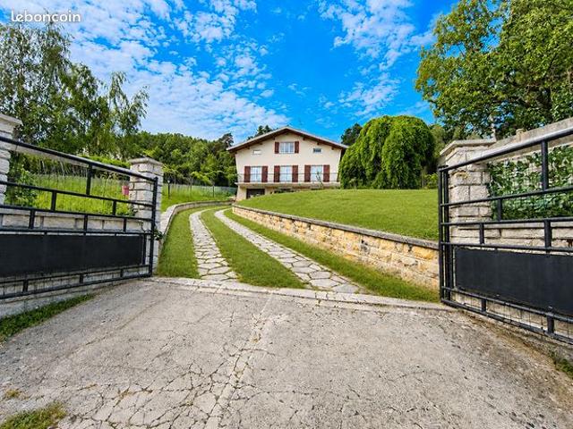 Propriété 7 pièces 164 m²