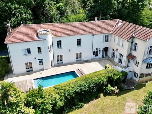 Propriété 7 pièces 164 m²