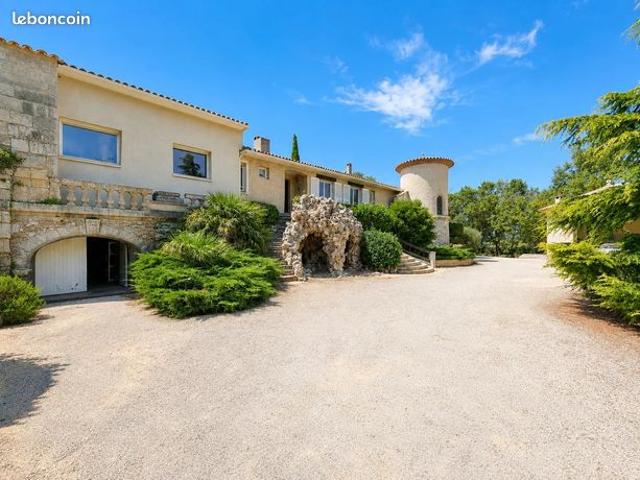 Propriété 7 pièces 164 m²