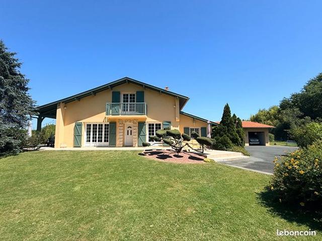 Propriété 7 pièces 165 m²