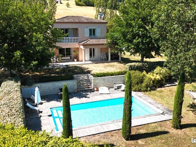 Propriété 7 pièces 166 m²