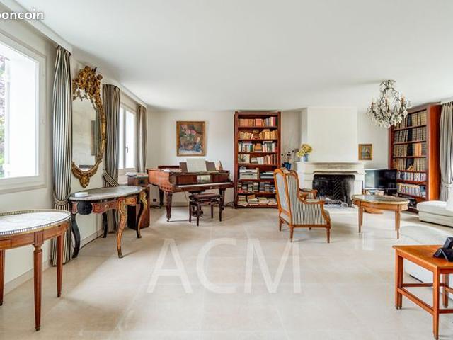 Propriété 7 pièces 166 m²