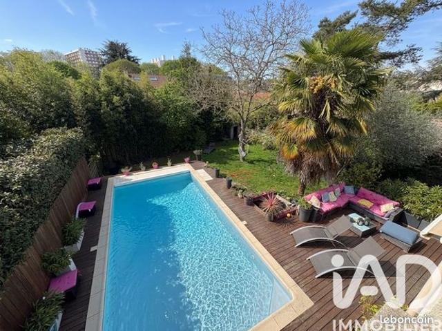 Propriété 7 pièces 160 m²