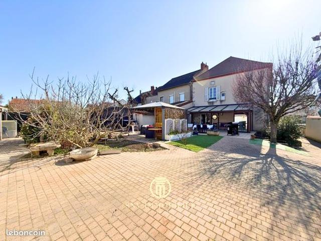 Propriété 7 pièces 160 m²