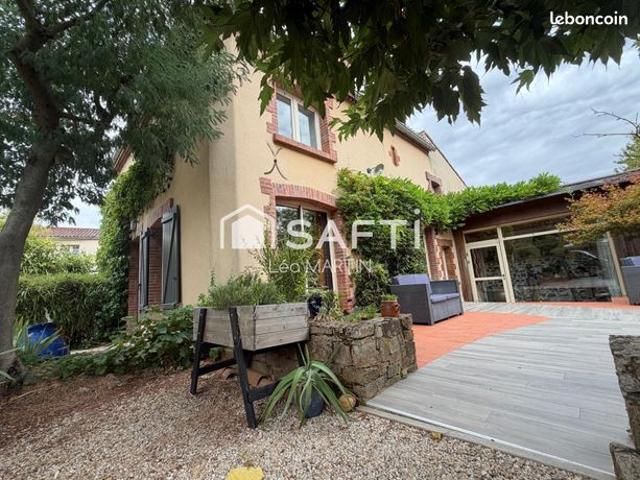 Propriété 7 pièces 161 m²